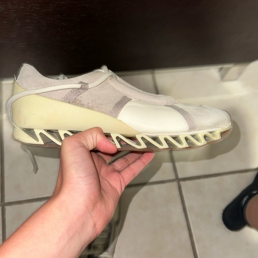 gray shoes